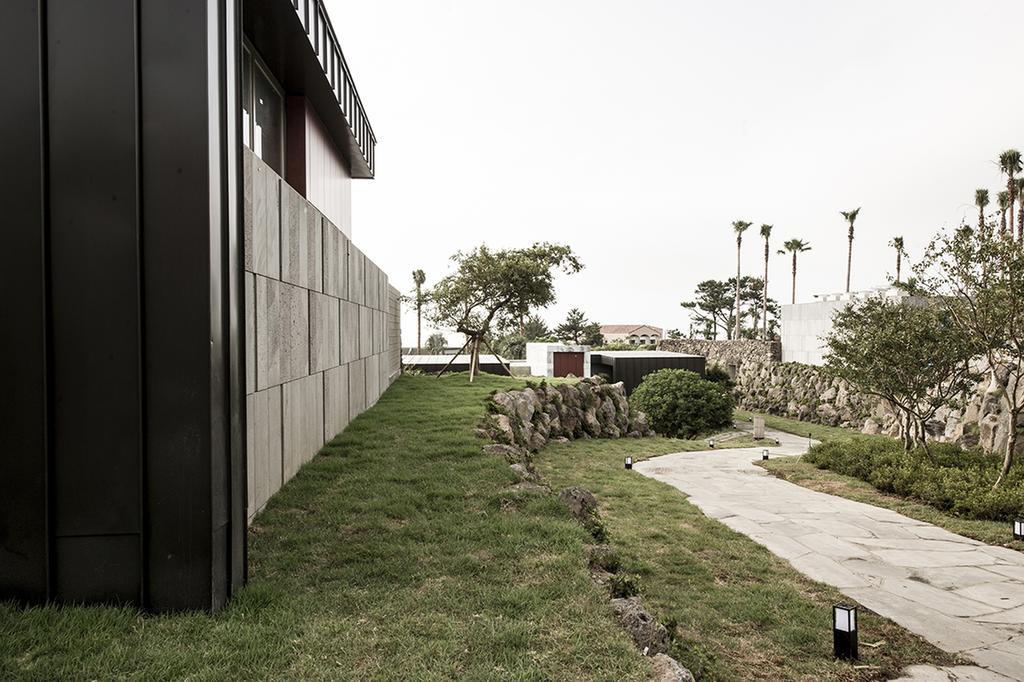 Stanford Hotel And Resort Jeju Exterior photo