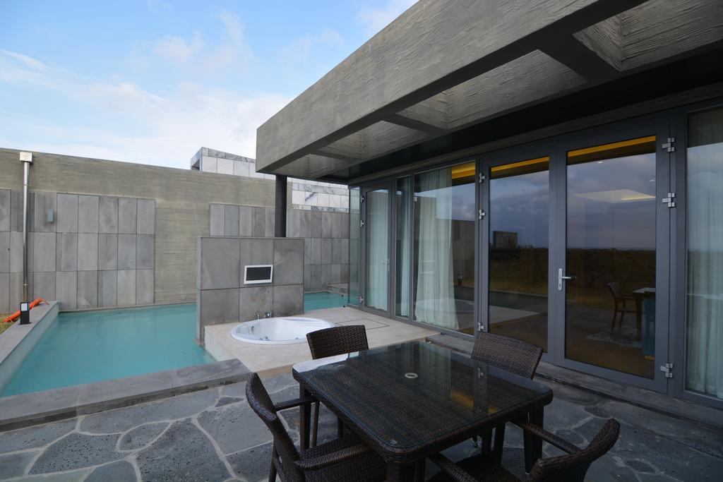 Stanford Hotel And Resort Jeju Exterior photo